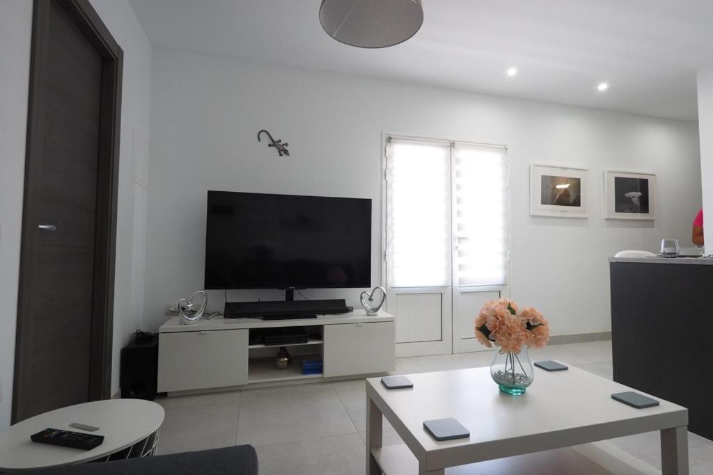 Private Apartment With Mountain And Sea Views, La Asomada, Lanzarote Tías Eksteriør bilde