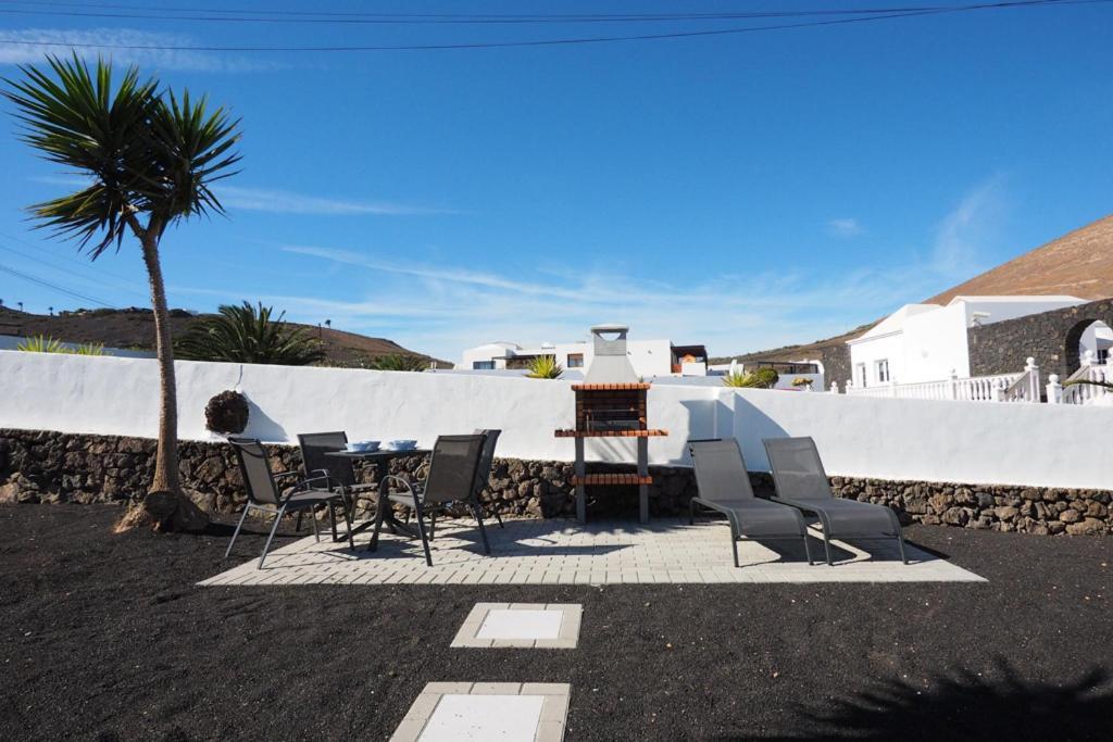 Private Apartment With Mountain And Sea Views, La Asomada, Lanzarote Tías Eksteriør bilde